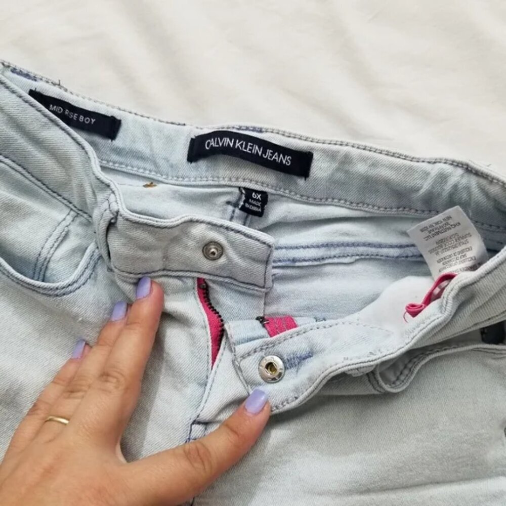 Calvin Klein Little girl light denim shorts size 6x (E7) - Picture 3 of 5